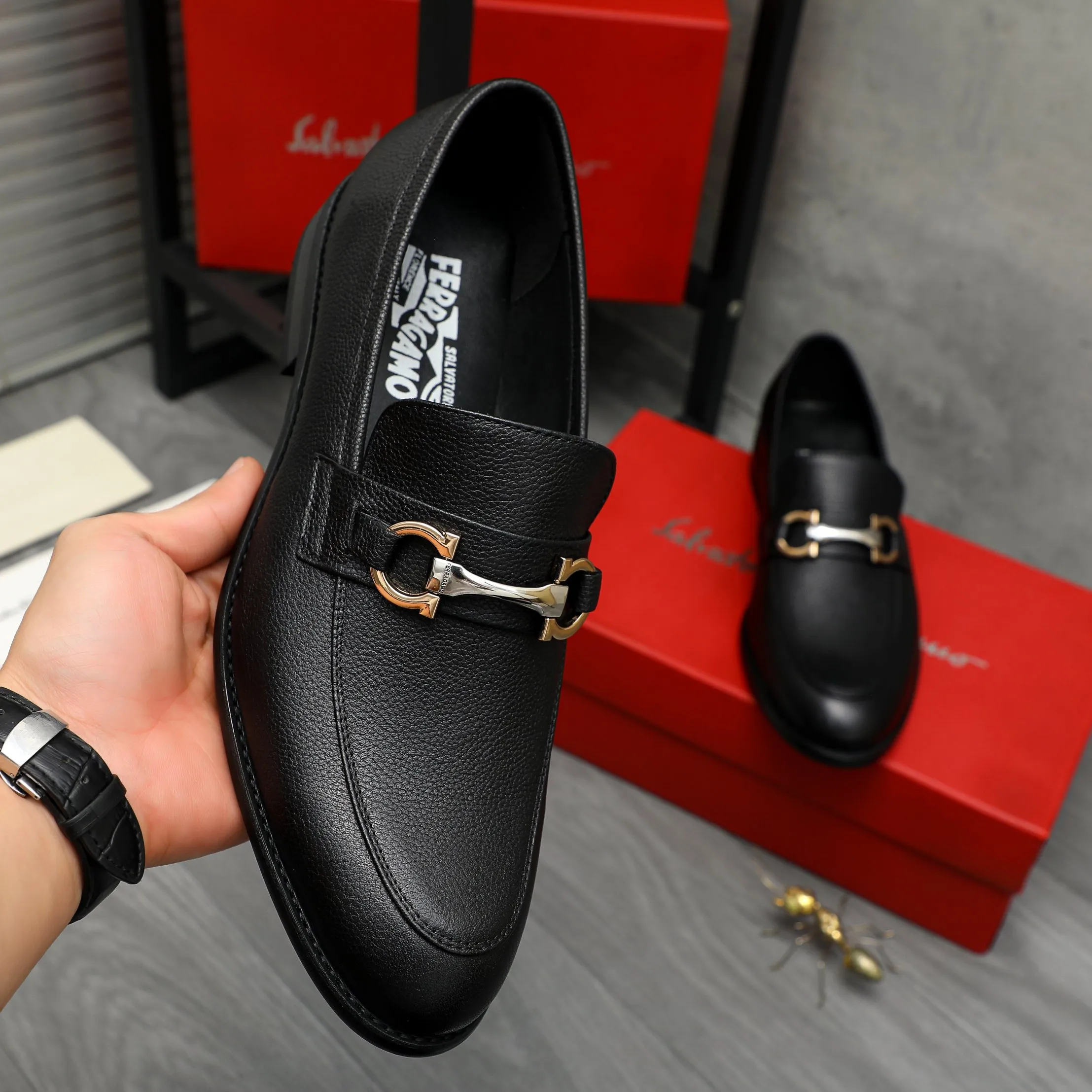 Men's shoes 💰420 Product trademark: Ferragamo " Ferragamo ] Business slip-on leather shoes Regular size: 39-45 (38.46 custom-made, non-refundable) Product materials: Selected small pebbled cowhide upper, sheepskin lining, original rubber outsole